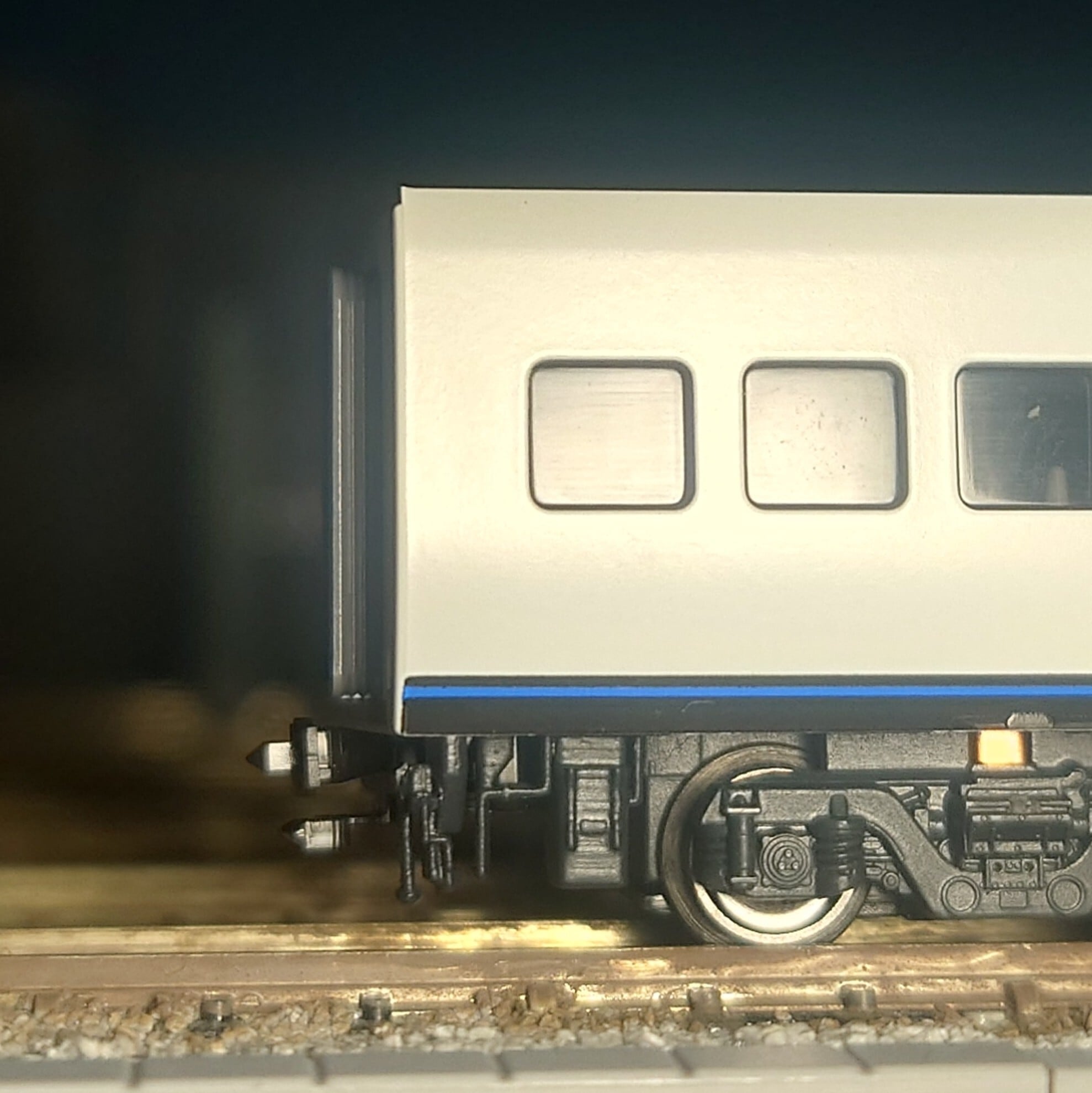 KATO 885系(白いソニック・かもめ)」用トイレタンク、車端部床下機器6