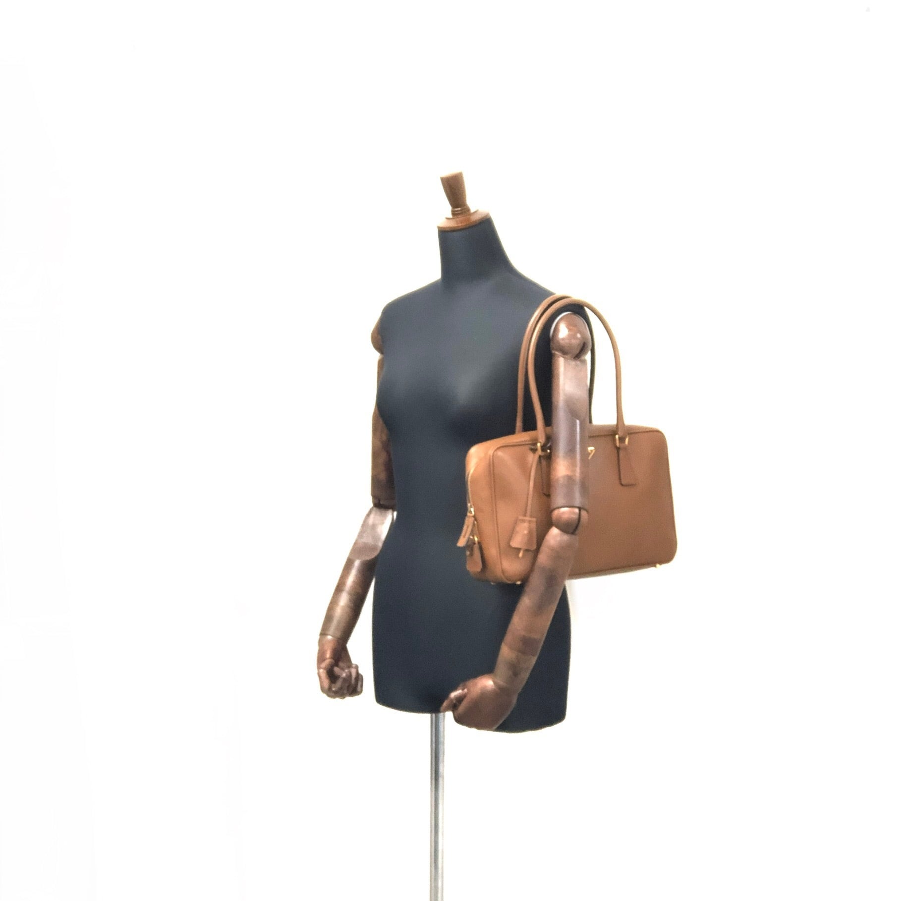 PRADA プラダ トライアングルロゴ サフィアーノレザー カデナ ミニ