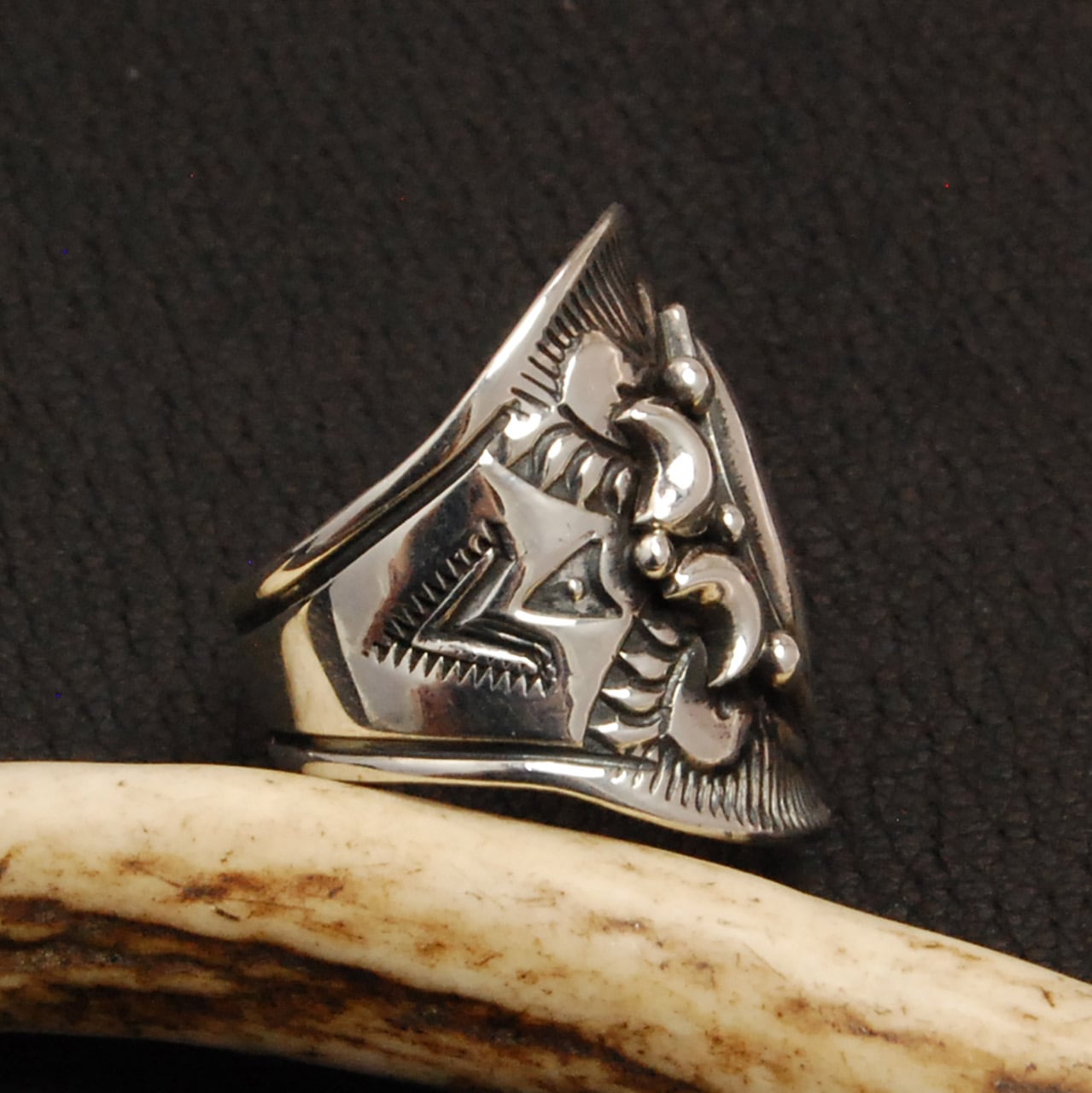 NAVAJO(ナバホ）族 Derrick Gordon（デリック・ゴードン）作 スタンプ