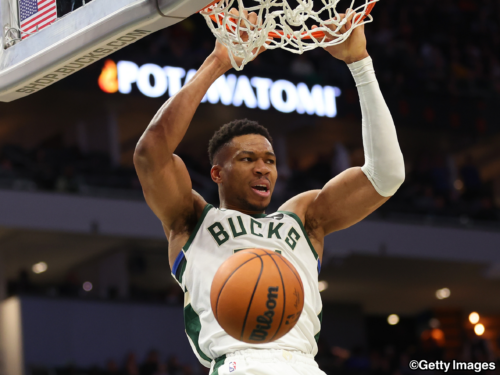 バックスのヤニスがNBA史上4人目の快挙…主要3部門で球団最多記録に到達