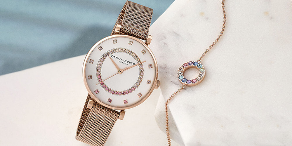 オリビア・バートンより、イギリスの街や伝統的な長屋をイメージした新