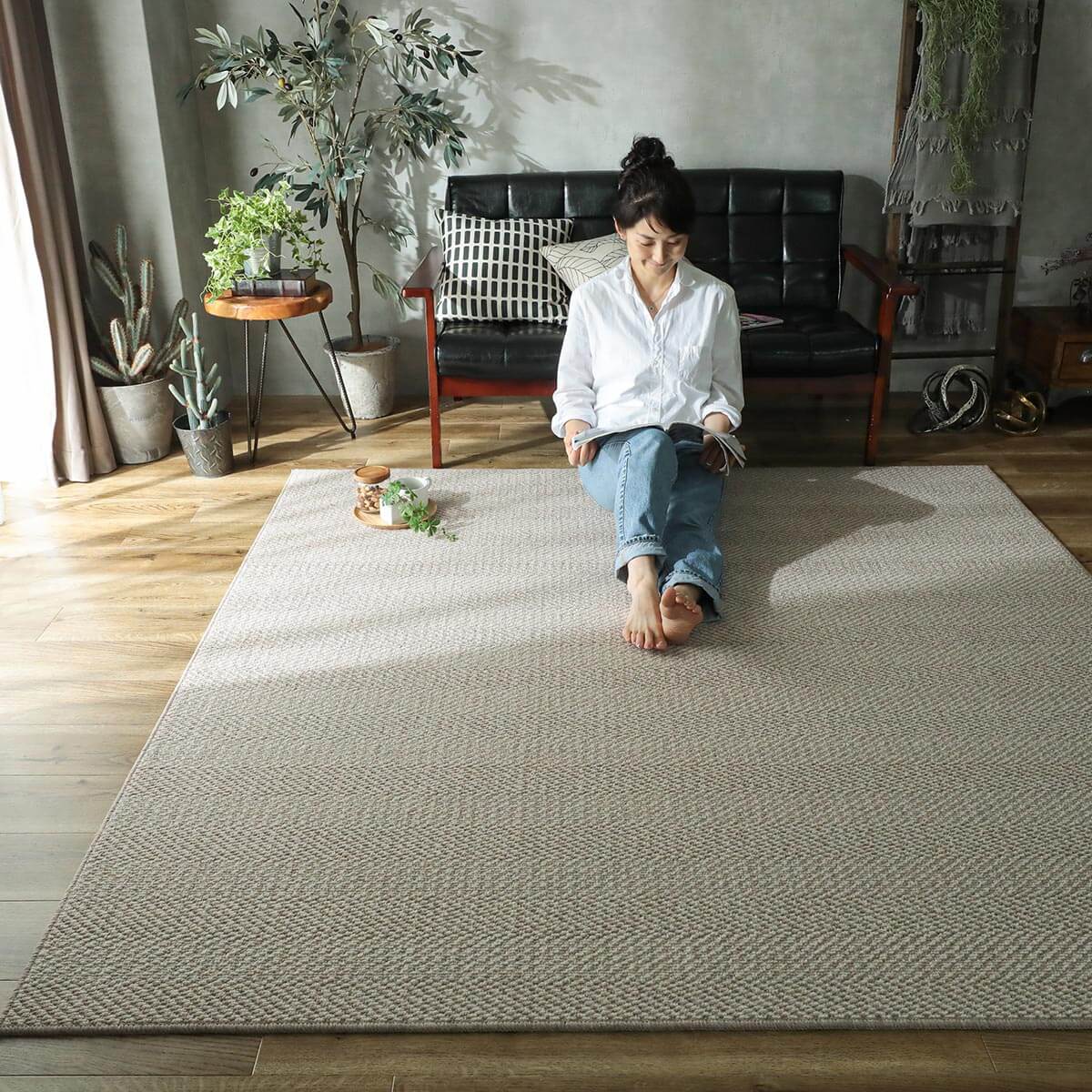 上質ウールが生み出すノーブルな織柄と優しいカラーのウール100％ラグ