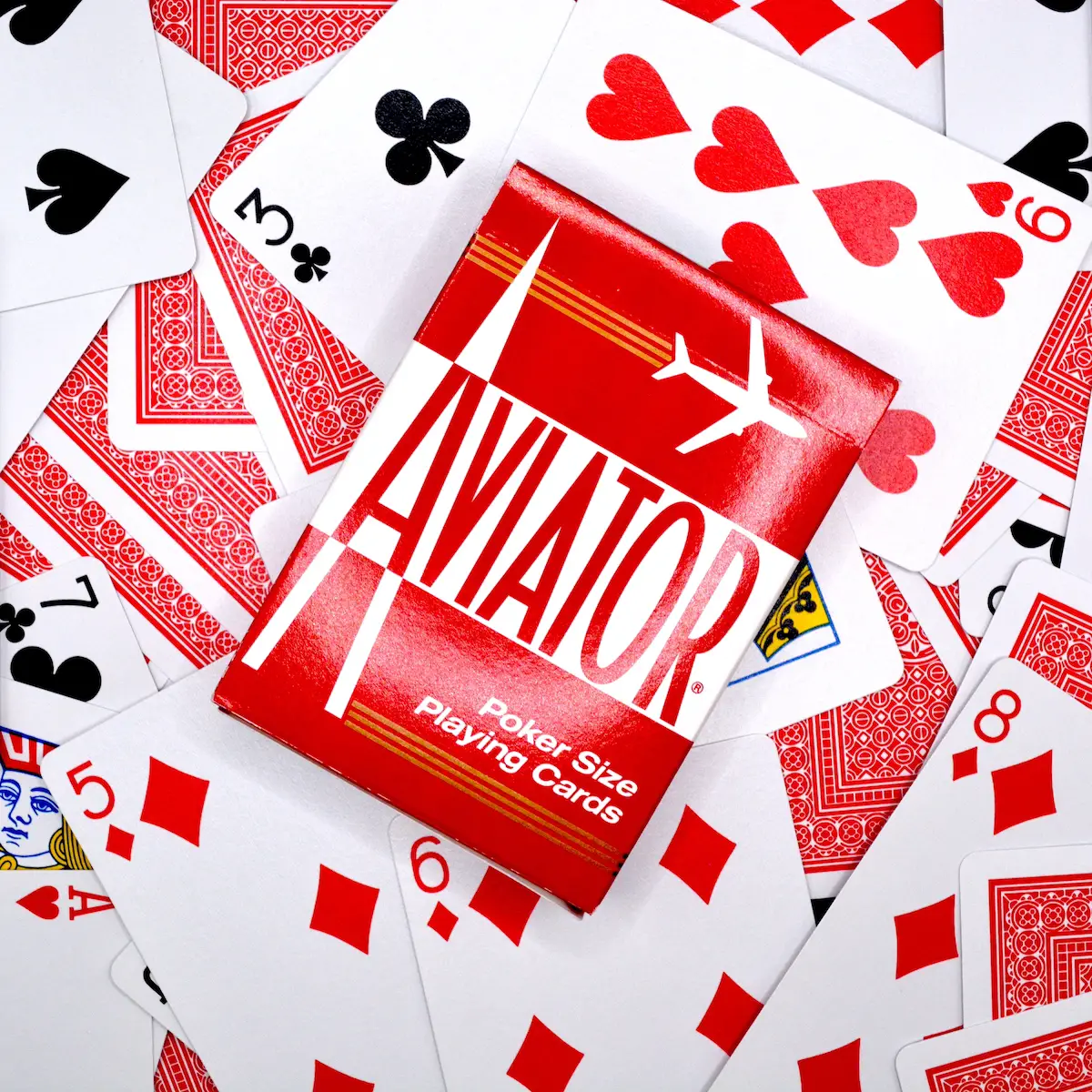 エンボス加工なしで、FanしにくいけどFun多し。味のあるデックAviator