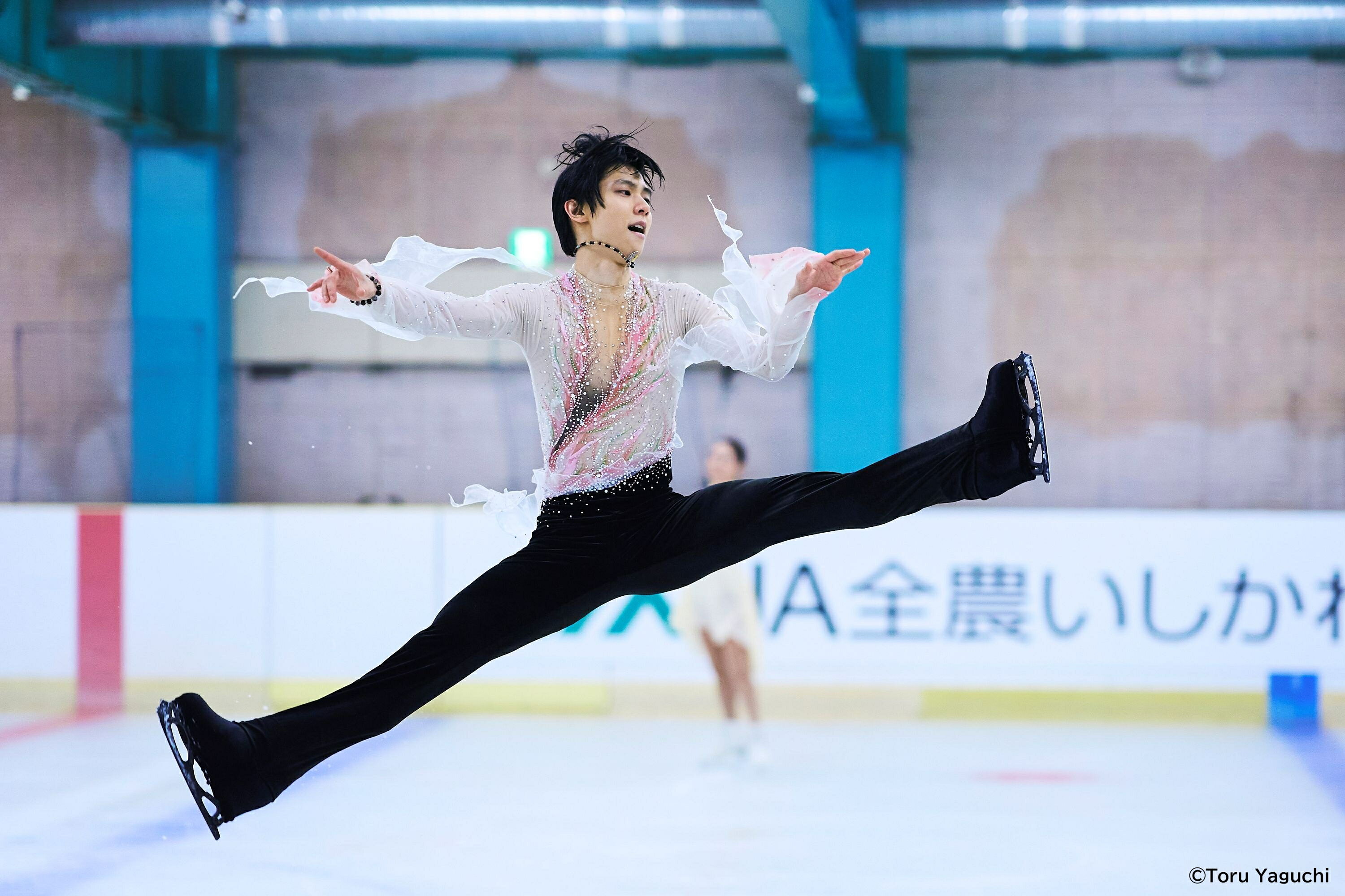 羽生結弦、写真集「羽」より収録カット先行公開！ 発売は2/3 - 推し楽