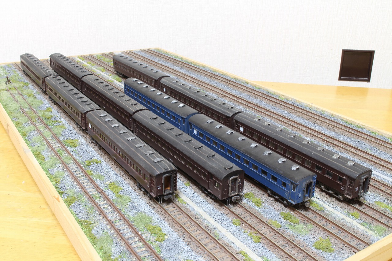 旧型客車を、ウェザリングしていました。 | 鉄のガラクタ箱