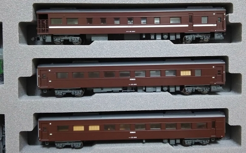 35系4000番台＜SL「やまぐち」号＞5両セットの入線整備 床下塗り替え編