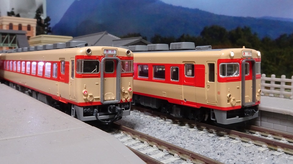 KATO キハ58系パノラミックW TOMIXと並べてみました。 - ビスタ模型