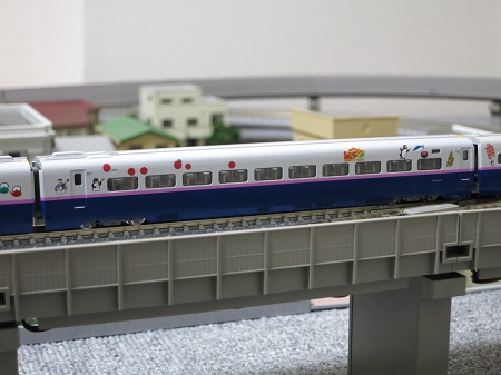 東北新幹線E2系 “ご当地”Suicaのペンギン ラッピング新幹線 - Neko