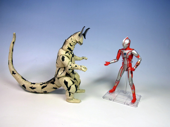 ULTRA-ACT エレキング」代行レビュー | ヒーローフィギュアをレビュー！