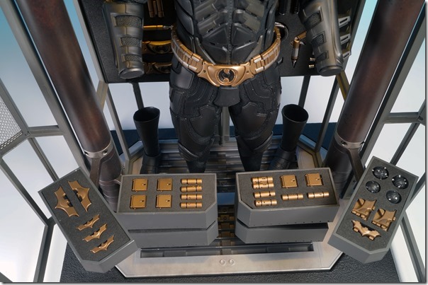 ホットトイズ ダークナイト アルフレッド・ペニーワース&バットスーツ