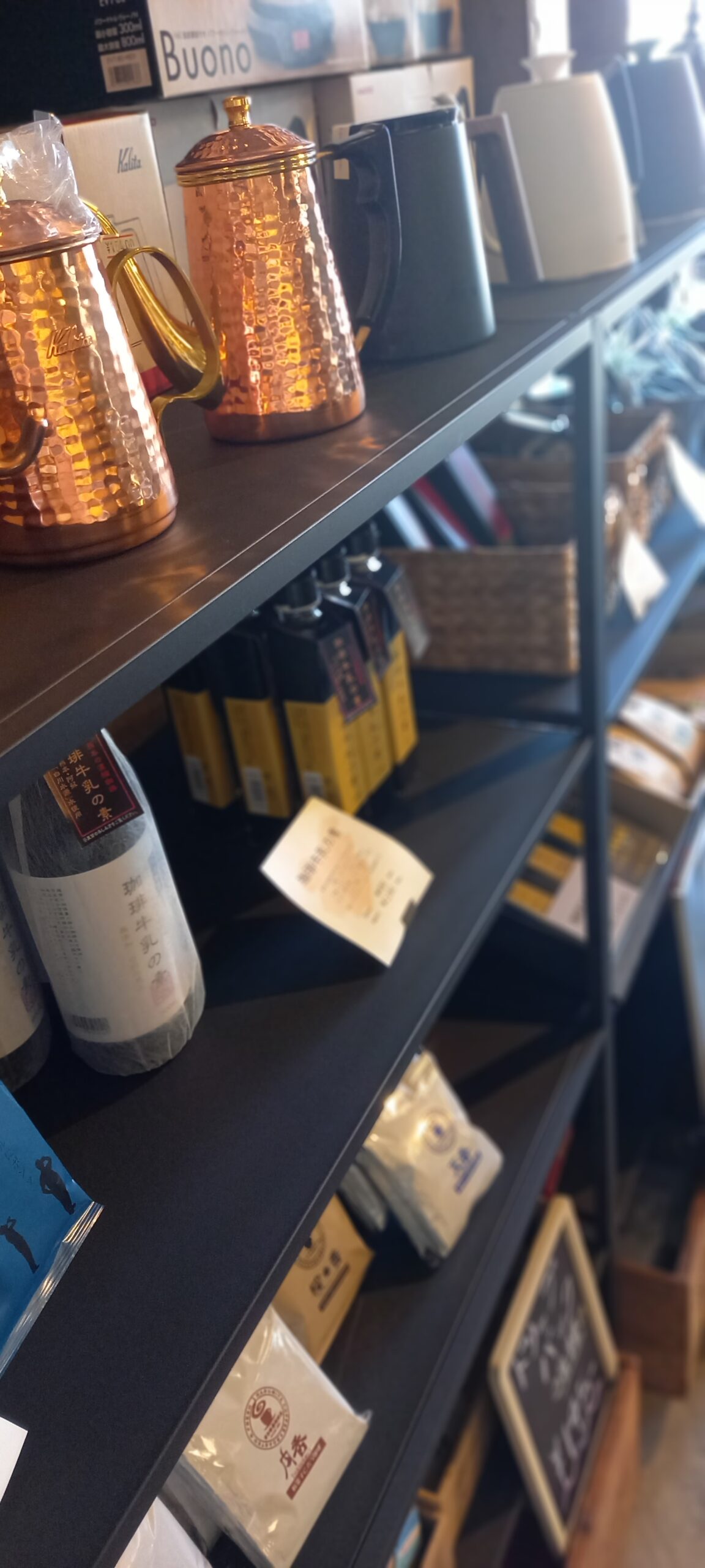 アイアンラックをおしゃれな店舗什器として活用する！珈琲店の事例②