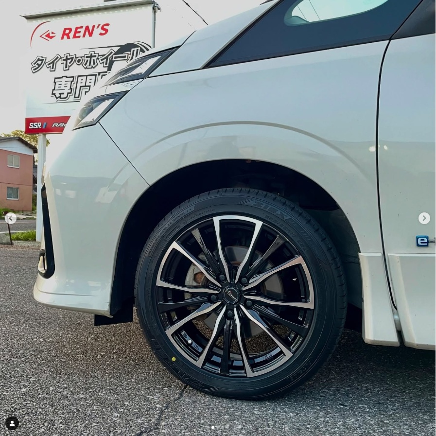 日産 セレナ ホットスタッフ クロノスCH110 | カーショップレンズは