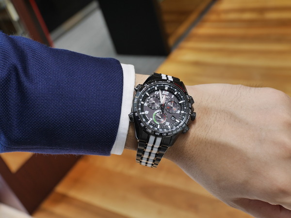 セイコーアストロン 2015年新作 ジウジアーロ限定モデル SBXB037