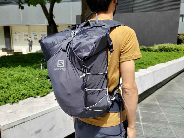 好日山荘 横浜西口店 : ハイキングも身軽に salomon / XA 35・OUT DAY 20+4