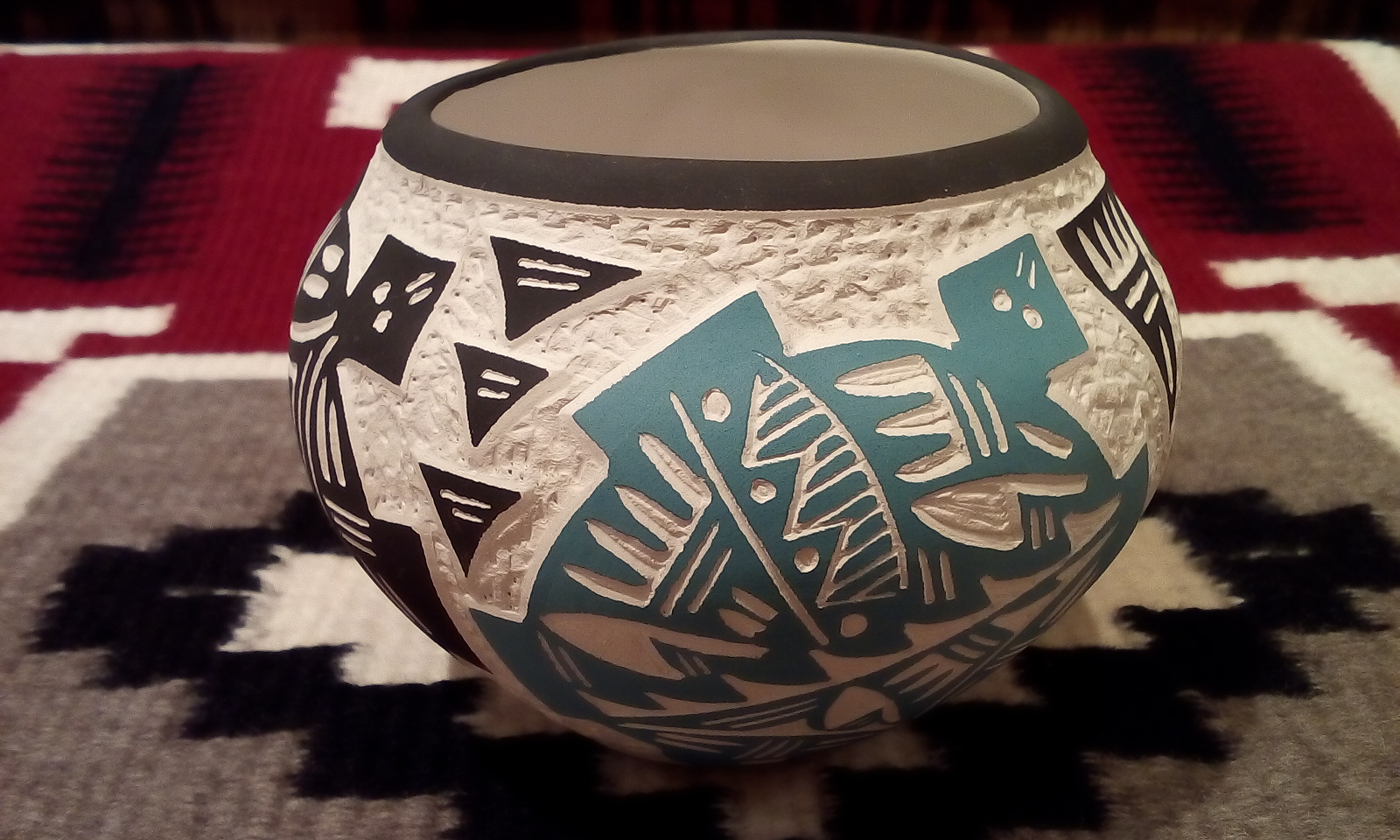 LEFT: ネイティブアメリカン・ポッテリ－（陶器）