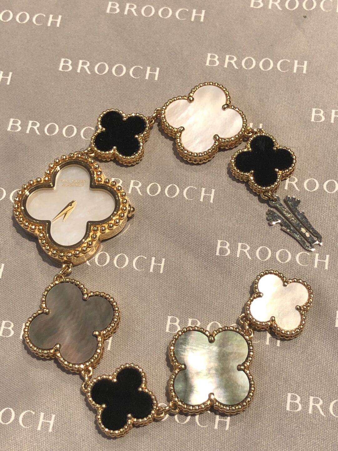 Van Cleef & Arpels(ヴァン クリーフアンドアーペル) の電池交換