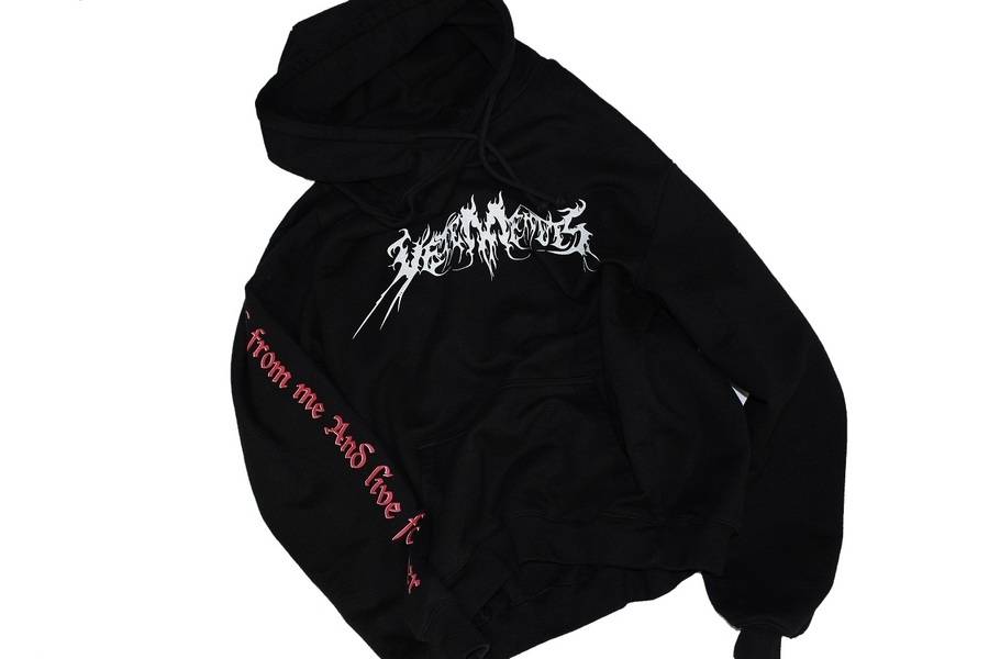 革新的なデザインで有名なVETEMENTS(ヴェトモン)から大人気のあの