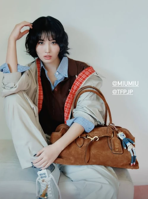 TWICEモモ、Miu Miuのモデルショットを公開！ハンサムな魅力があふれる