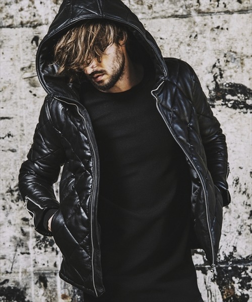 NO ID.（ノーアイディ）の「レザーキルティングフーデッドBLZ（ダウン