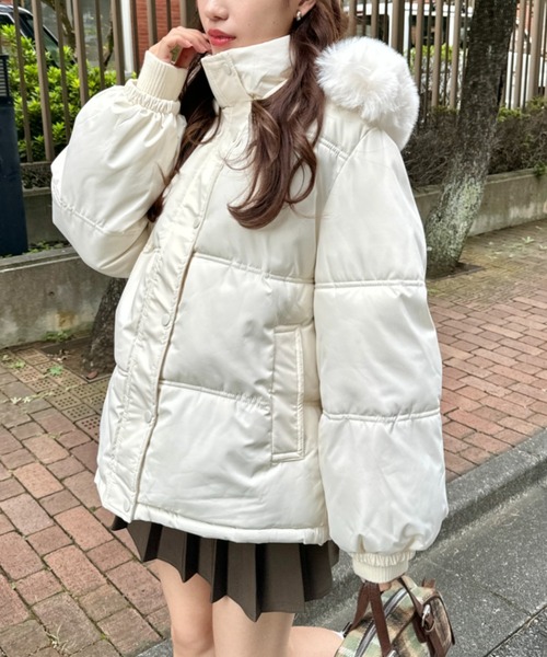 Loueme（ルエム）の「ボリュームフェイクファーフードパデッド