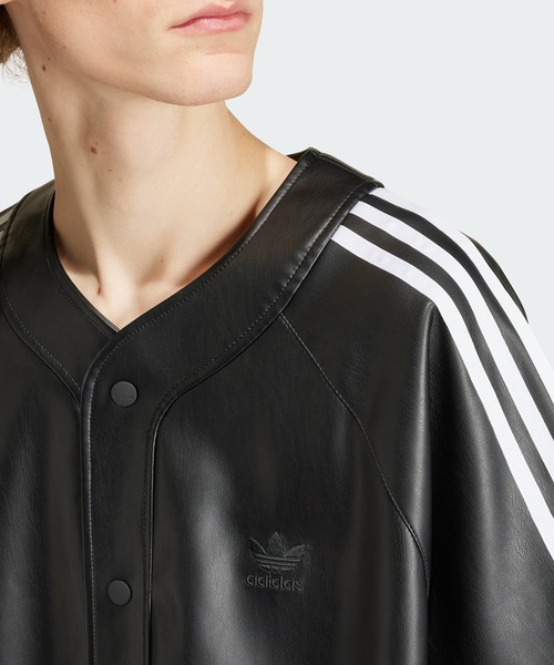 adidas（アディダス）の「フェイクレザー アディカラー スリー