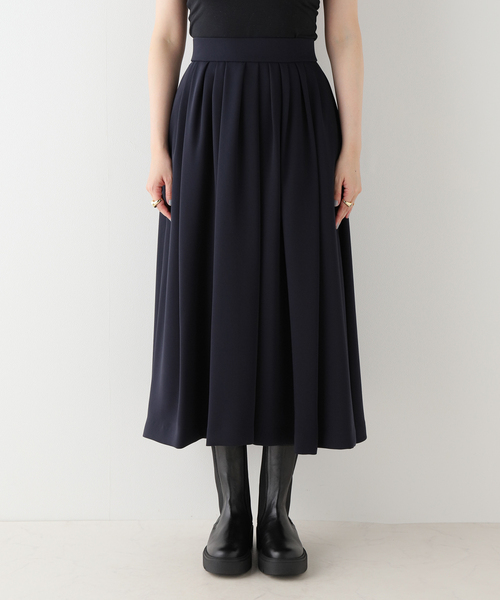 Noble（ノーブル）の「イージーサテンブルームタックスカート