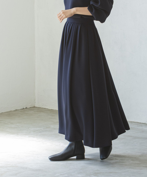 Noble（ノーブル）の「イージーサテンブルームタックスカート