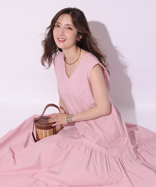 Apuweiser-riche（アプワイザーリッシェ）の「Vネックカラー