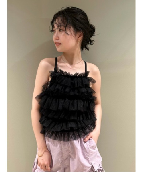 LILY BROWN（リリーブラウン）の「チュールラッフルフリルトップス