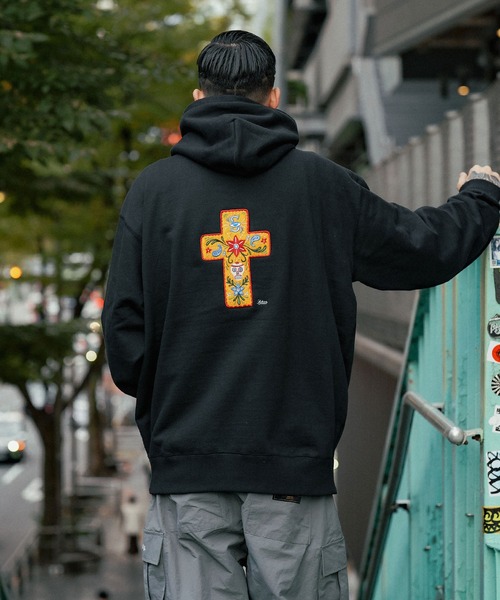 Subciety（サブサエティ）の「EMBROIDERY CROSS PARKA（パーカー
