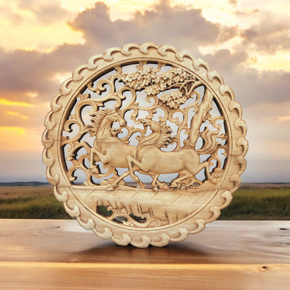 馬到成功 26.5cm（かけ馬・唐草) 参次元彫刻『雅』 透かし彫 楠彫刻