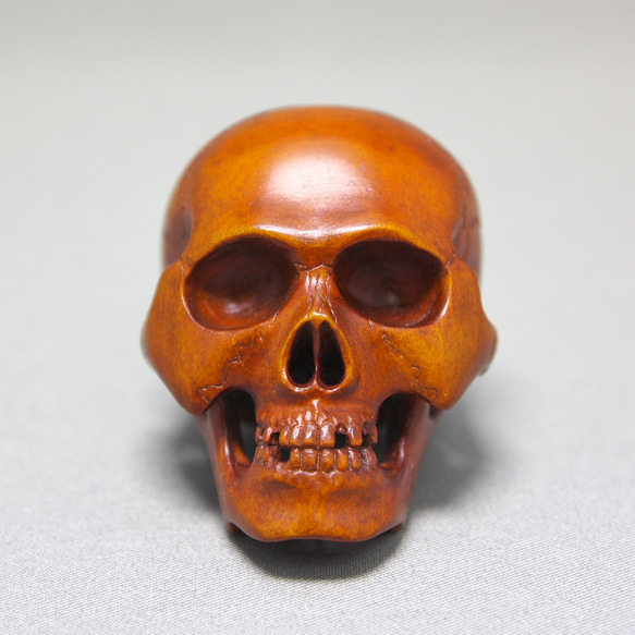 根付】髑髏 / しゃれこうべ（御蔵島産 黄楊材 使用） 彫刻 伝吉_