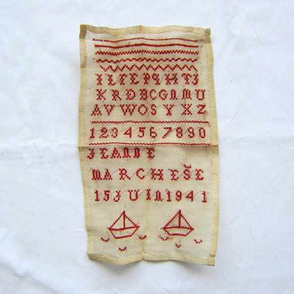 1941年 刺繍サンプラー アルファベット フランスアンティーク 生地