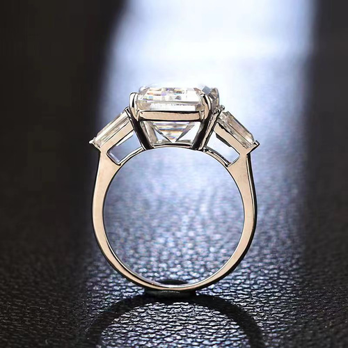 モアサナイト 大粒エメラルドカットリング (RN10301) 指輪・リング