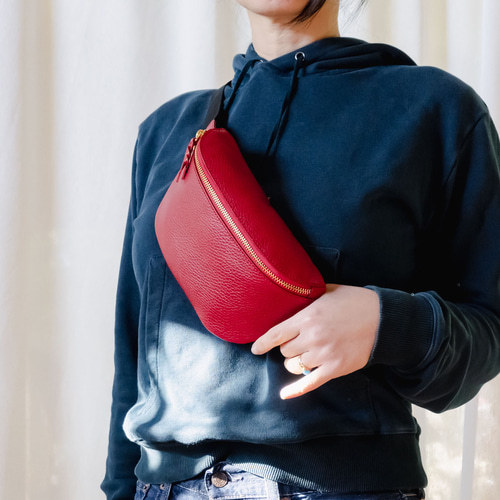 送料無料/ シュリンクレザーボディバッグ/ウェストポーチ/ ワン