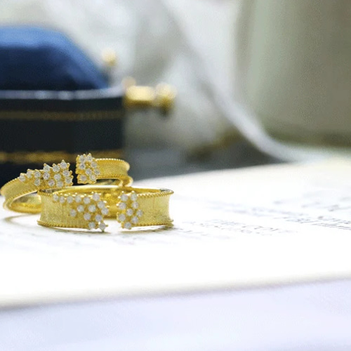 MR18】3mm幅 煌びやか 流れ星のようなCZメレダイヤリング／K18