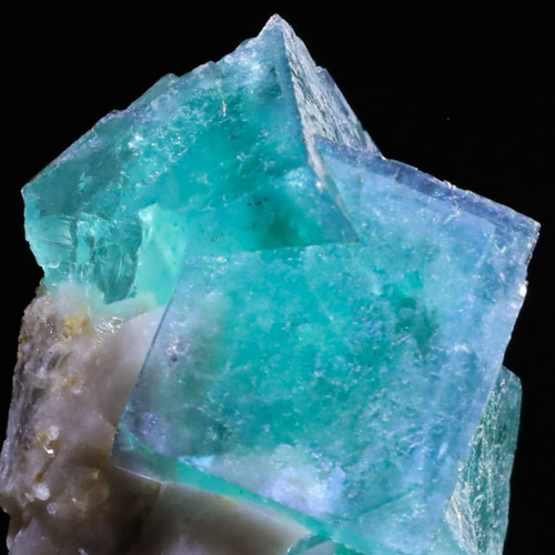 気持ちいい色味＆ゾーニング美 天然 フローライト 19g しっかり蛍光