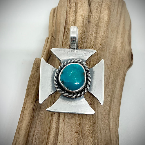 キングマン ターコイズ アイアンクロス シルバー ネックレス