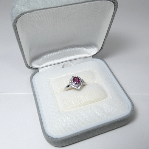 ルビーリング プラチナ900台0.72ct / ダイヤモンド計0.29ct取巻き