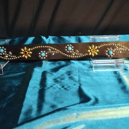 栃木レザーツタ＆フラワースタッズベルト ブラス＆ニッケル その他