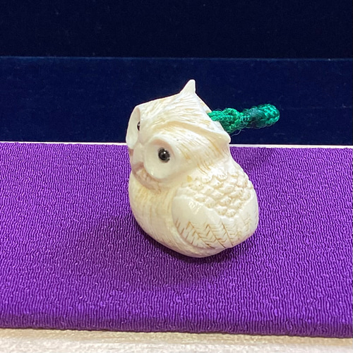 天然素材牙彫刻フクロウ根付け新品3.14x2.8cm＊＊＊ 天然素材牙彫刻