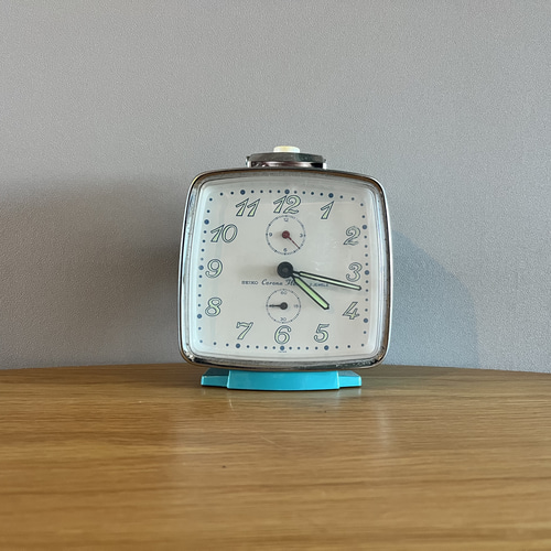 国産の古いレトロな目覚まし時計 SEIKO 置き時計 ゼンマイ式 CORONA