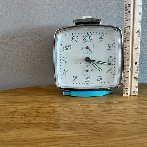 国産の古いレトロな目覚まし時計 SEIKO 置き時計 ゼンマイ式 CORONA