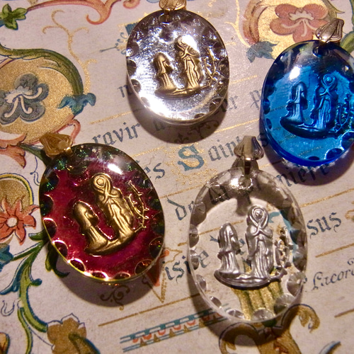 フランス ヴィンテージ デッドストック ルルドの泉 ガラス メダイ 4色