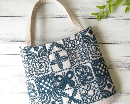 SALE ☆ミナペルホネンforest tile, chouchoのミニバッグ/light beige