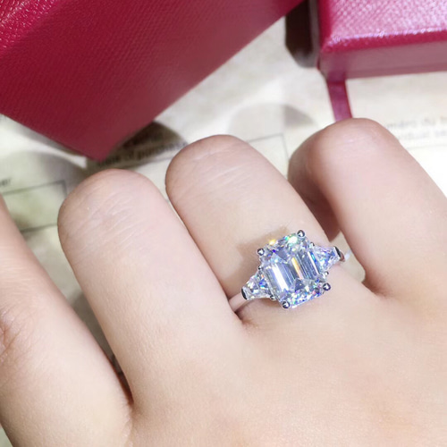 本物保証 リング k18 モアサナイト 3ct 最高級 エメラルドカット 指輪