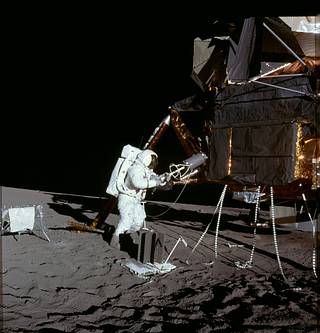 AS12-46-6790 - Apollo 12 - Apollo 12 Mission image - Alan Bean