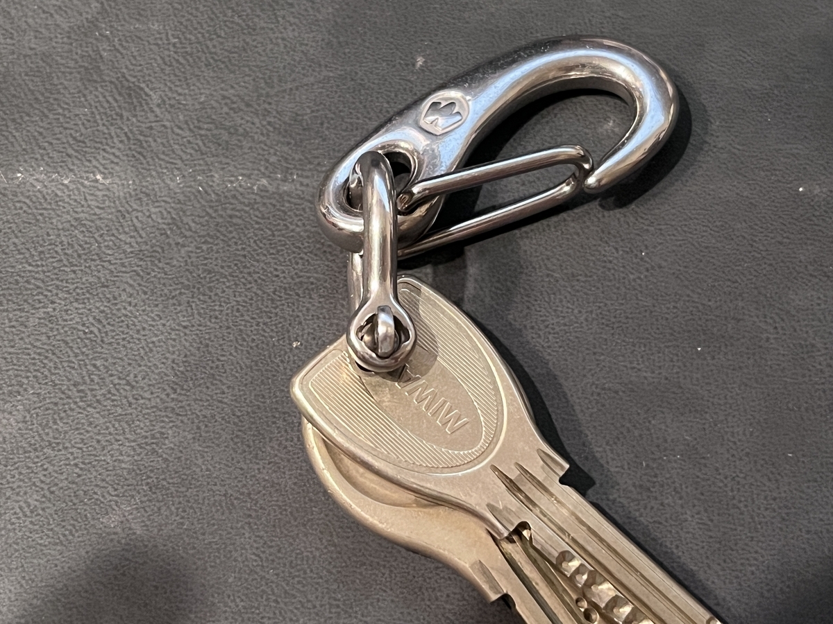 カラビナの選び方：無骨でシンプルなWichard - それはハッピーエンドなんだ