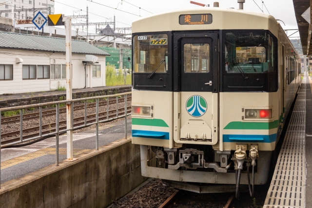 仙台乗り入れを終了した阿武隈急行8100系が仙台駅に!? なぜ未だに来て