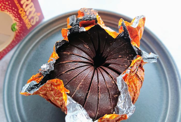 叩いて割るオレンジ型チョコ?!カルディおもしろ輸入菓子 - カルディ